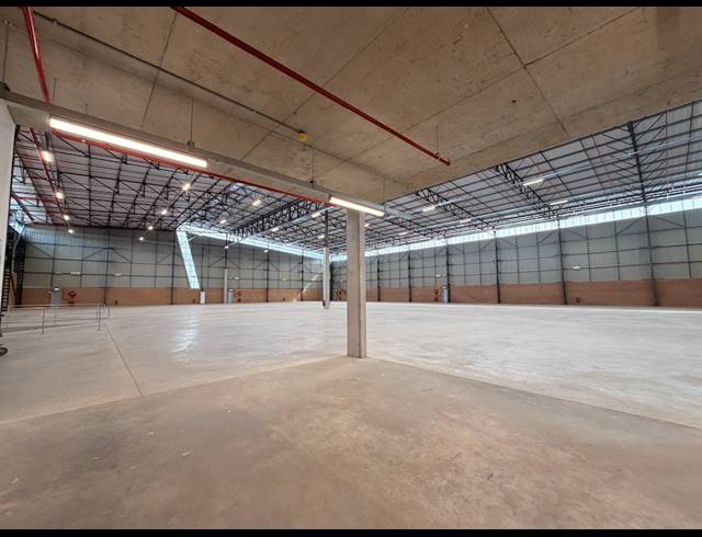 3,107M² WAREHOUSE TO LET IN AIRPORT PARK